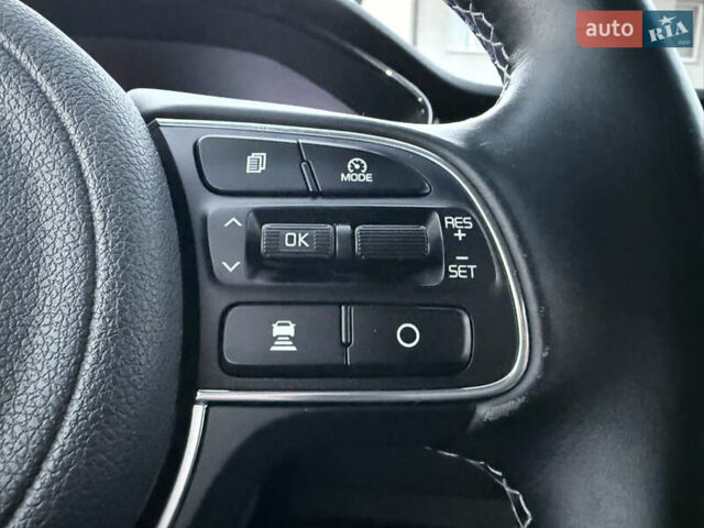 Белый Киа Niro, объемом двигателя 0 л и пробегом 130 тыс. км за 20999 $, фото 21 на Automoto.ua