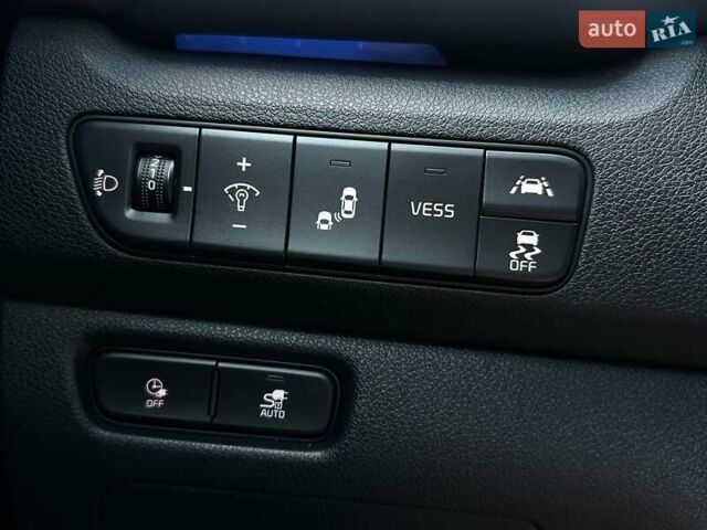 Білий Кіа Niro, об'ємом двигуна 0 л та пробігом 62 тис. км за 24400 $, фото 5 на Automoto.ua