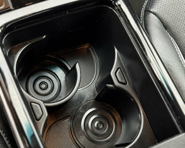 Білий Кіа Niro, об'ємом двигуна 0 л та пробігом 117 тис. км за 19750 $, фото 50 на Automoto.ua