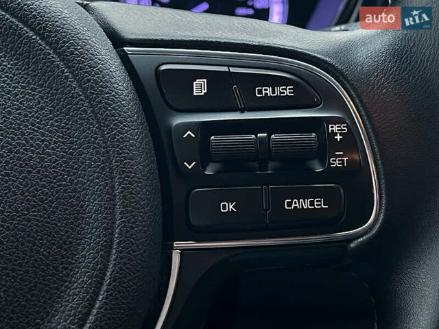 Білий Кіа Niro, об'ємом двигуна 1.6 л та пробігом 215 тис. км за 16800 $, фото 31 на Automoto.ua