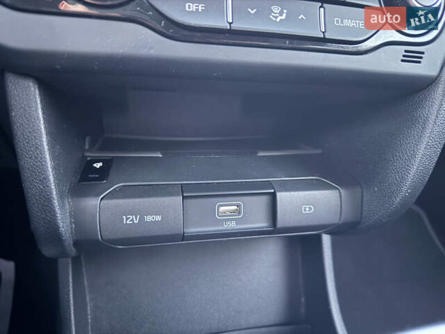 Белый Киа Niro, объемом двигателя 0 л и пробегом 130 тыс. км за 20999 $, фото 23 на Automoto.ua