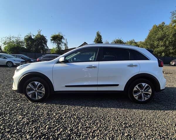 Белый Киа Niro, объемом двигателя 0 л и пробегом 134 тыс. км за 19999 $, фото 7 на Automoto.ua
