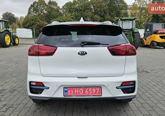 Киа Niro 2020 в Радомышле на Automoto.ua Белый Киа Niro, объемом двигателя 0 л и пробегом 73 тыс. км за 22300 $, фото 5 на Automoto.ua