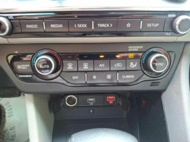 Белый Киа Niro, объемом двигателя 1.6 л и пробегом 42 тыс. км за 4900 $, фото 11 на Automoto.ua