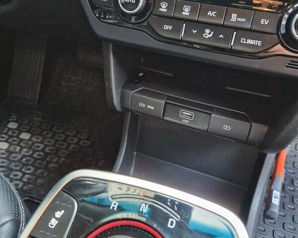 Белый Киа Niro, объемом двигателя 0 л и пробегом 94 тыс. км за 19855 $, фото 44 на Automoto.ua