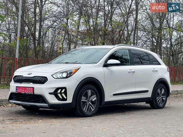 Білий Кіа Niro, об'ємом двигуна 1.6 л та пробігом 215 тис. км за 16800 $, фото 5 на Automoto.ua