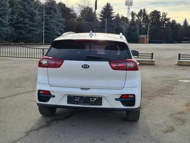 Білий Кіа Niro, об'ємом двигуна 0 л та пробігом 89 тис. км за 15000 $, фото 3 на Automoto.ua
