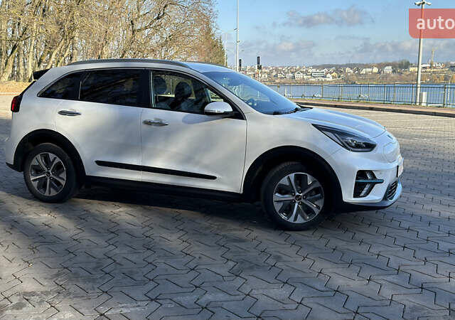 Белый Киа Niro, объемом двигателя 0 л и пробегом 126 тыс. км за 18400 $, фото 5 на Automoto.ua