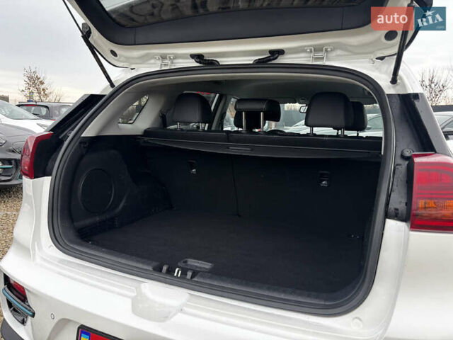 Білий Кіа Niro, об'ємом двигуна 0 л та пробігом 124 тис. км за 20400 $, фото 44 на Automoto.ua