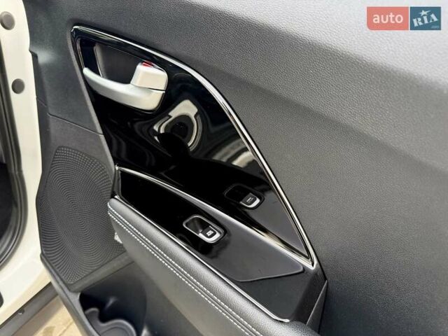 Білий Кіа Niro, об'ємом двигуна 0 л та пробігом 89 тис. км за 18950 $, фото 76 на Automoto.ua