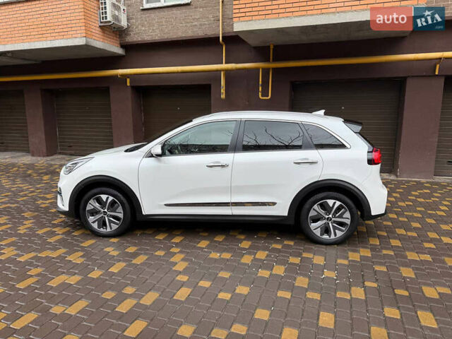 Белый Киа Niro, объемом двигателя 0 л и пробегом 152 тыс. км за 20400 $, фото 4 на Automoto.ua