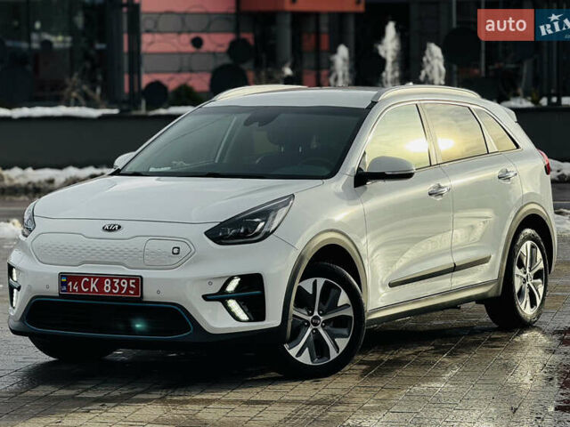 Білий Кіа Niro, об'ємом двигуна 0 л та пробігом 117 тис. км за 19750 $, фото 9 на Automoto.ua