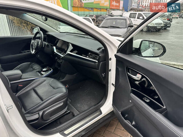 Белый Киа Niro, объемом двигателя 0 л и пробегом 75 тыс. км за 18300 $, фото 6 на Automoto.ua