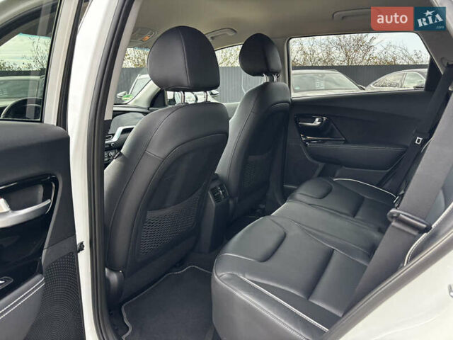 Белый Киа Niro, объемом двигателя 0 л и пробегом 141 тыс. км за 19100 $, фото 37 на Automoto.ua