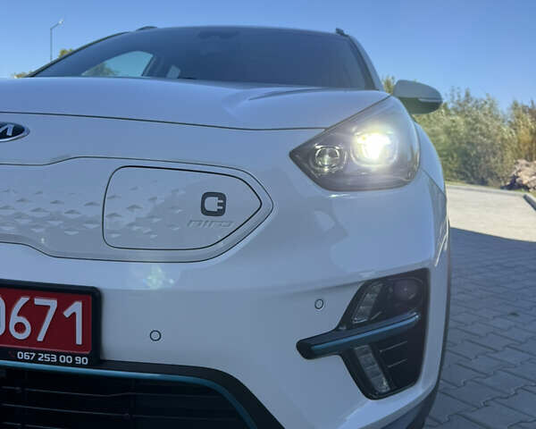 Белый Киа Niro, объемом двигателя 0 л и пробегом 115 тыс. км за 19600 $, фото 13 на Automoto.ua