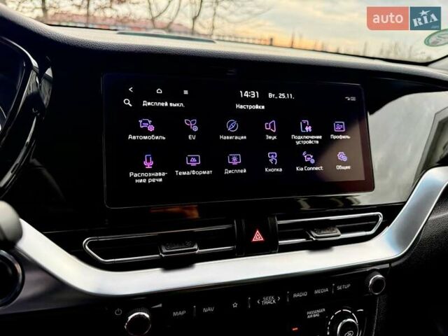 Білий Кіа Niro, об'ємом двигуна 0 л та пробігом 89 тис. км за 18950 $, фото 71 на Automoto.ua