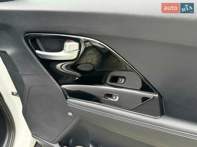 Білий Кіа Niro, об'ємом двигуна 0 л та пробігом 141 тис. км за 19499 $, фото 61 на Automoto.ua