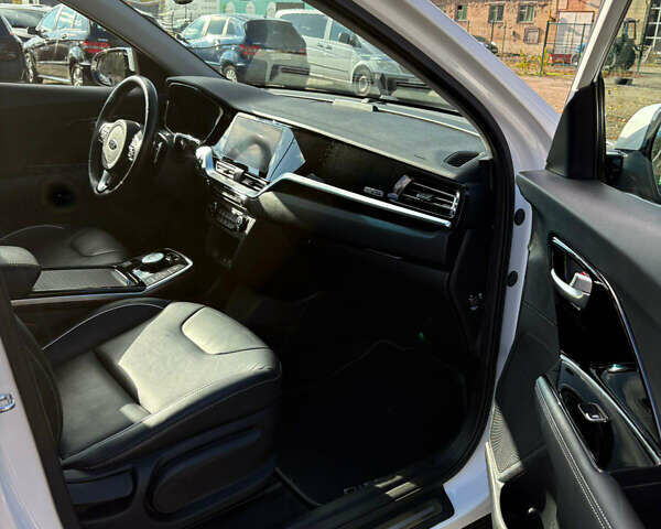 Белый Киа Niro, объемом двигателя 0 л и пробегом 140 тыс. км за 19450 $, фото 14 на Automoto.ua