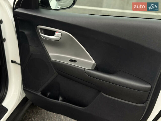 Киа Niro 2020 в Киеве на Automoto.ua Белый Киа Niro, объемом двигателя 0 л и пробегом 171 тыс. км за 18300 $, фото 36 на Automoto.ua