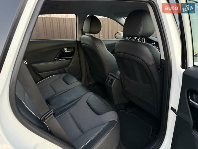 Белый Киа Niro, объемом двигателя 0 л и пробегом 114 тыс. км за 19350 $, фото 24 на Automoto.ua