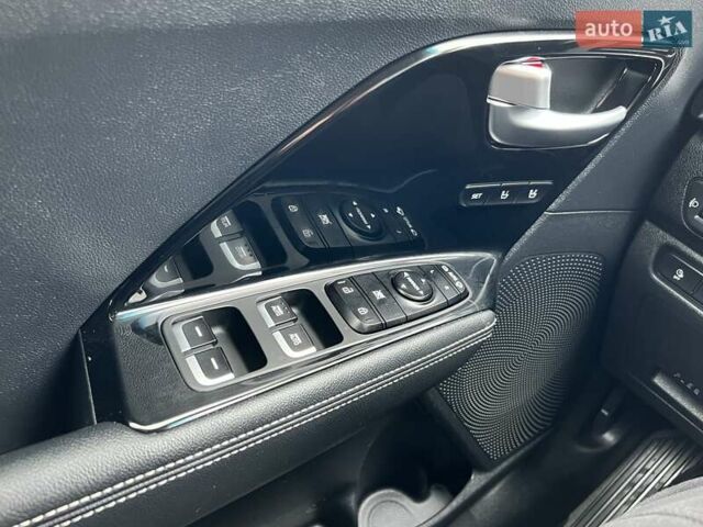 Белый Киа Niro, объемом двигателя 0 л и пробегом 146 тыс. км за 19799 $, фото 37 на Automoto.ua