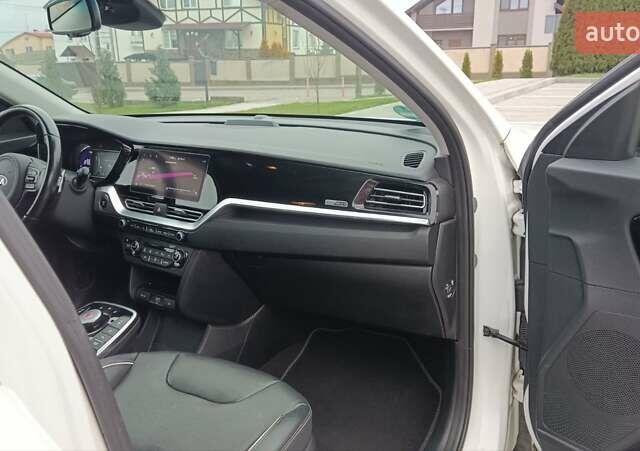 Білий Кіа Niro, об'ємом двигуна 0 л та пробігом 127 тис. км за 19999 $, фото 40 на Automoto.ua