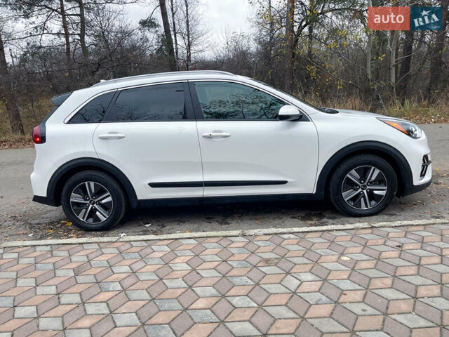 Білий Кіа Niro, об'ємом двигуна 1.6 л та пробігом 215 тис. км за 16800 $, фото 9 на Automoto.ua