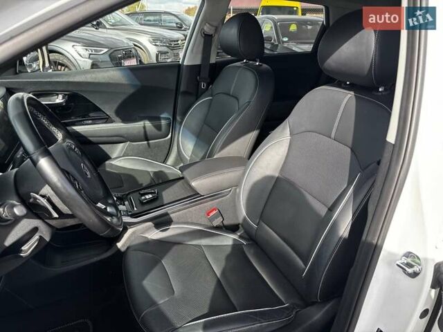 Киа Niro 2020 в Львове на Automoto.ua Белый Киа Niro, объемом двигателя 0 л и пробегом 95 тыс. км за 20450 $, фото 41 на Automoto.ua