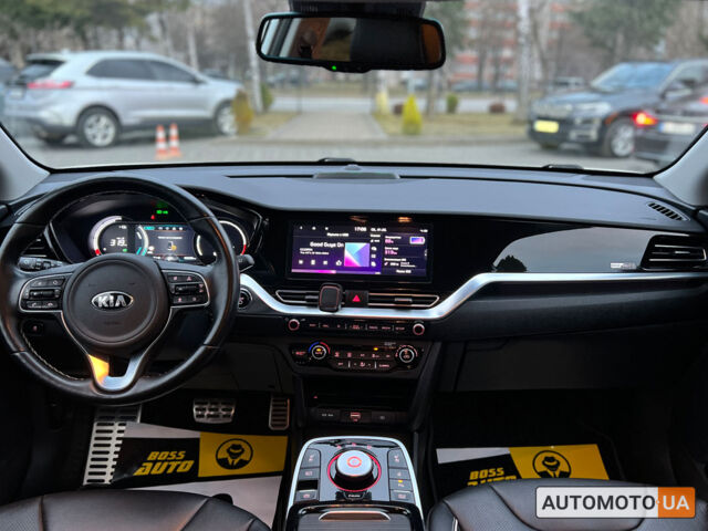 Білий Кіа Niro, об'ємом двигуна 64 л та пробігом 81 тис. км за 19999 $, фото 13 на Automoto.ua