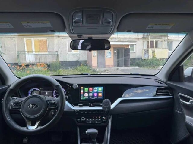 Белый Киа Niro, объемом двигателя 1.6 л и пробегом 100 тыс. км за 12000 $, фото 8 на Automoto.ua