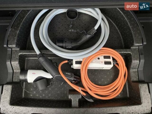 Білий Кіа Niro, об'ємом двигуна 0 л та пробігом 112 тис. км за 22900 $, фото 51 на Automoto.ua