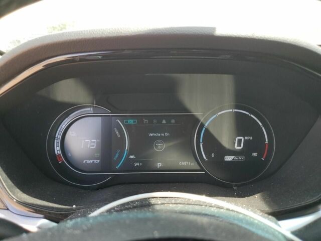 Білий Кіа Niro, об'ємом двигуна 0 л та пробігом 69 тис. км за 5200 $, фото 8 на Automoto.ua