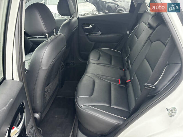 Білий Кіа Niro, об'ємом двигуна 0 л та пробігом 124 тис. км за 20400 $, фото 42 на Automoto.ua