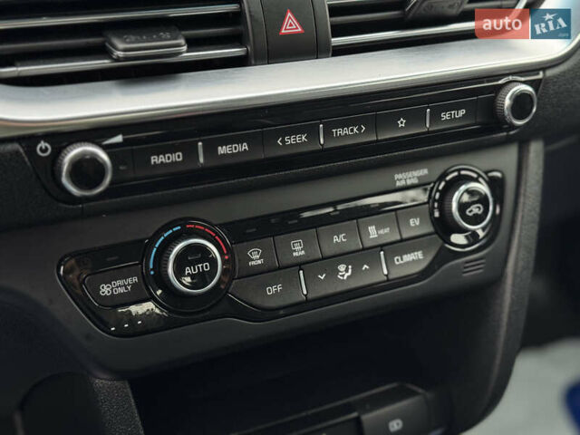 Киа Niro 2020 в Киеве на Automoto.ua Белый Киа Niro, объемом двигателя 0 л и пробегом 171 тыс. км за 18300 $, фото 22 на Automoto.ua