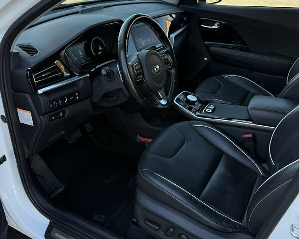 Белый Киа Niro, объемом двигателя 0 л и пробегом 115 тыс. км за 19600 $, фото 15 на Automoto.ua