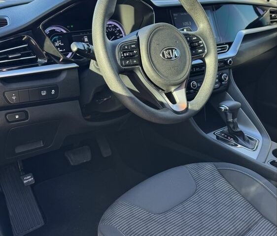 Білий Кіа Niro, об'ємом двигуна 1.6 л та пробігом 37 тис. км за 19700 $, фото 10 на Automoto.ua