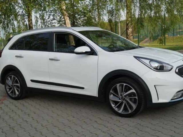 Белый Киа Niro, объемом двигателя 1.6 л и пробегом 98 тыс. км за 12400 $, фото 6 на Automoto.ua