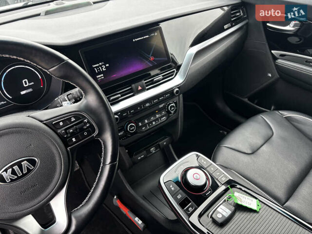 Білий Кіа Niro, об'ємом двигуна 0 л та пробігом 124 тис. км за 20400 $, фото 26 на Automoto.ua
