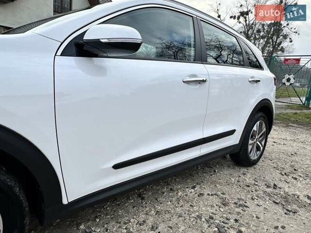 Білий Кіа Niro, об'ємом двигуна 0 л та пробігом 147 тис. км за 18800 $, фото 24 на Automoto.ua
