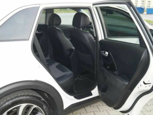 Белый Киа Niro, объемом двигателя 1.6 л и пробегом 98 тыс. км за 12400 $, фото 9 на Automoto.ua