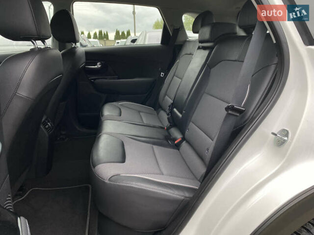 Белый Киа Niro, объемом двигателя 0 л и пробегом 96 тыс. км за 19950 $, фото 88 на Automoto.ua
