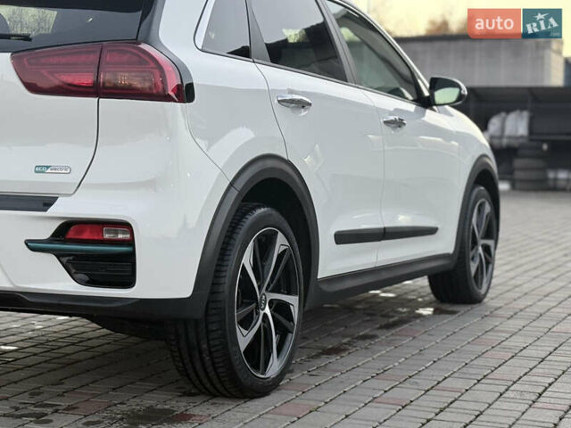 Белый Киа Niro, объемом двигателя 0 л и пробегом 130 тыс. км за 20999 $, фото 6 на Automoto.ua