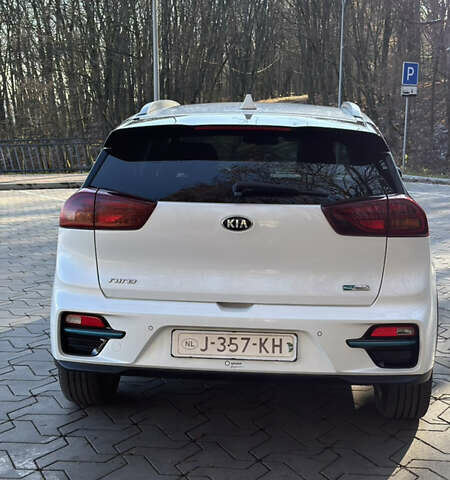 Белый Киа Niro, объемом двигателя 0 л и пробегом 126 тыс. км за 18400 $, фото 7 на Automoto.ua