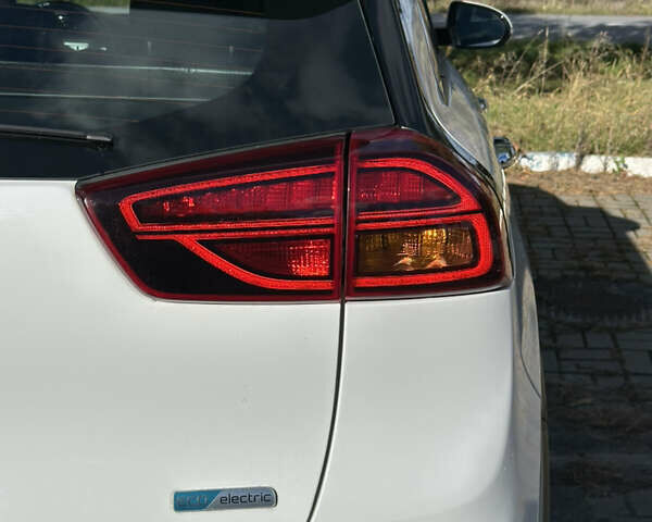 Киа Niro 2020 в Львове на Automoto.ua Белый Киа Niro, объемом двигателя 0 л и пробегом 129 тыс. км за 18350 $, фото 20 на Automoto.ua