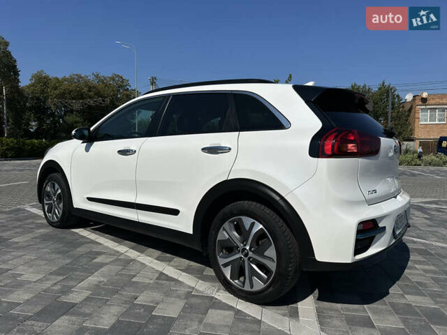 Белый Киа Niro, объемом двигателя 0 л и пробегом 103 тыс. км за 21000 $, фото 4 на Automoto.ua