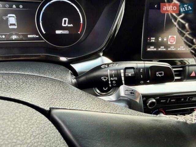 Білий Кіа Niro, об'ємом двигуна 0 л та пробігом 89 тис. км за 18950 $, фото 63 на Automoto.ua