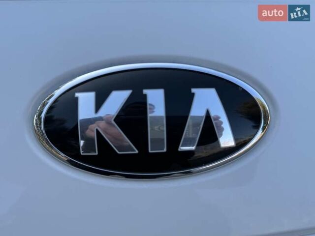 Белый Киа Niro, объемом двигателя 0 л и пробегом 72 тыс. км за 18600 $, фото 25 на Automoto.ua