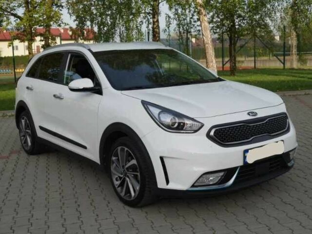 Белый Киа Niro, объемом двигателя 1.6 л и пробегом 98 тыс. км за 12400 $, фото 7 на Automoto.ua