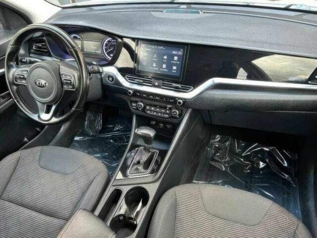 Белый Киа Niro, объемом двигателя 1.6 л и пробегом 65 тыс. км за 7100 $, фото 17 на Automoto.ua
