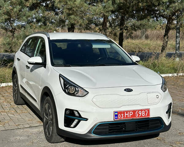 Киа Niro 2020 в Львове на Automoto.ua Белый Киа Niro, объемом двигателя 0 л и пробегом 129 тыс. км за 18350 $, фото 4 на Automoto.ua